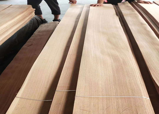 Квартальные листы облицовки древесины золы Брауна отрезка для переклейки мебели