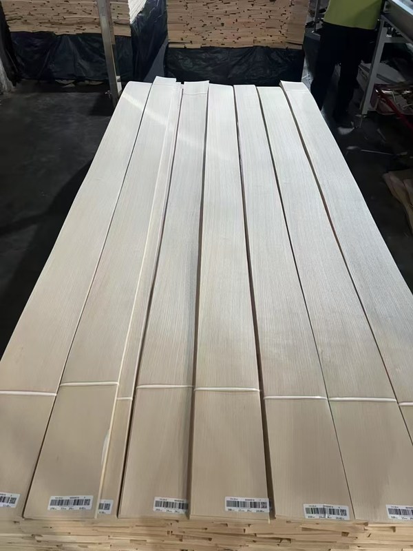 Modern Furniture Essential Sanded And Polished Ash Wood Veneer for a Modern Look